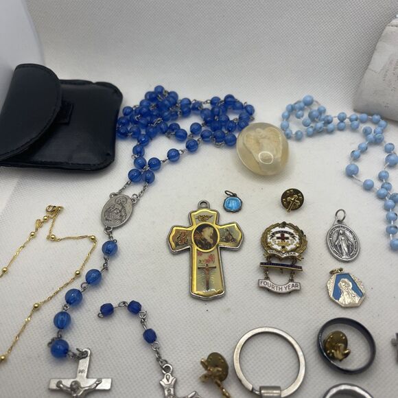 Vintage Rosaries, Crosses, Rings, Token, Key Chain, Pins, Bracelet Religious Lot - Picture 5 of 13